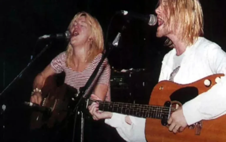 La historia de la única vez que Kurt Cobain tocó con Courtney Love