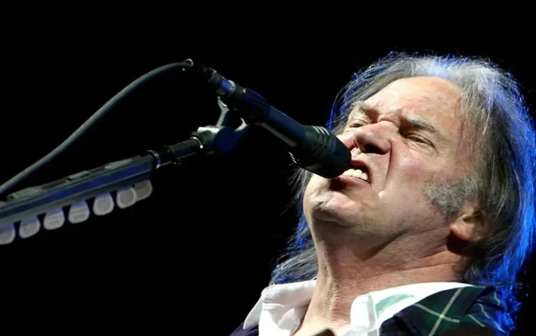 Neil Young, el día que escribió el “solo más fácil de la historia del rock”. He aquí por qué